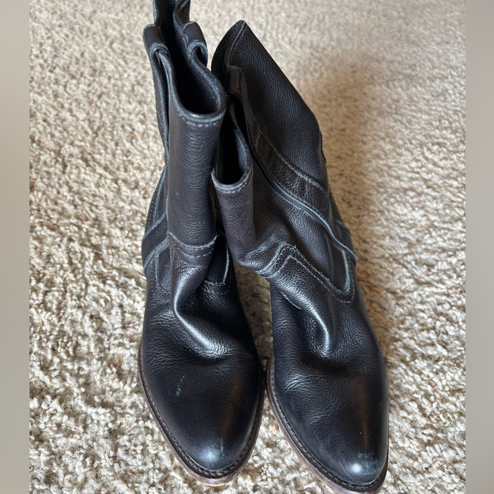 Woman’s Black Leather Boots